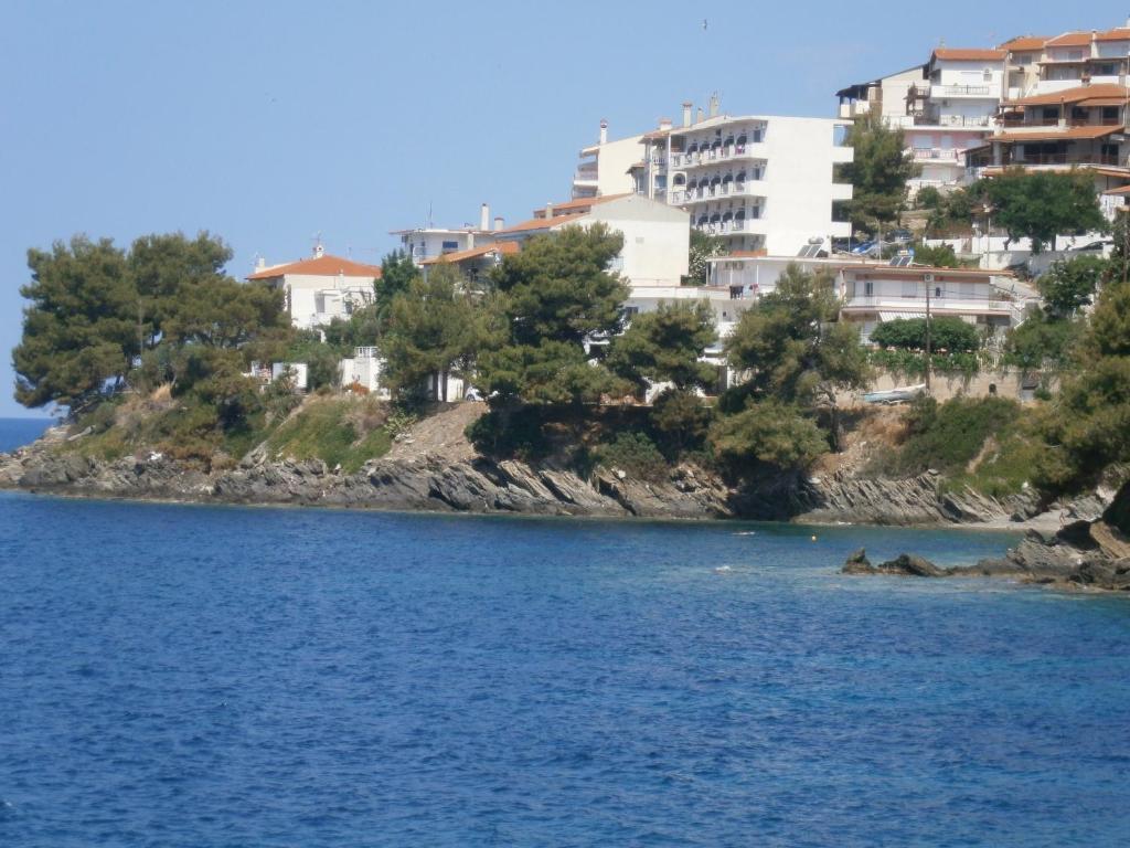 Akrotiri Hotel Neos Marmaras Buitenkant foto